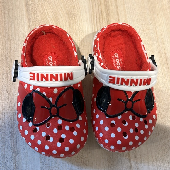 Disney Minnie Mouse Crocs - Picture 2 of 4